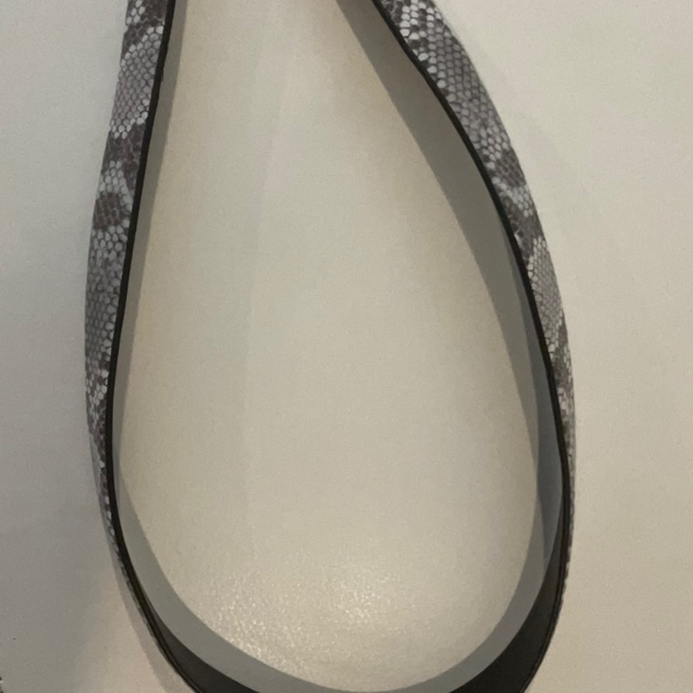 NWT 🎉HOST PICK🎉 Calvin Klein Snake Print Belt - Size XL - Picture 6 of 16